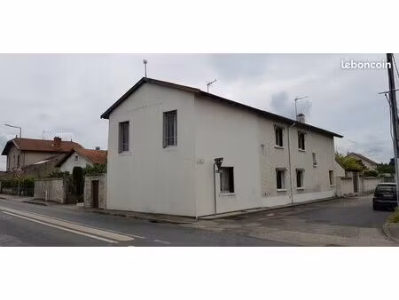 maison a chassieu avec terrain 250m2 plus dépendances et 2 garages