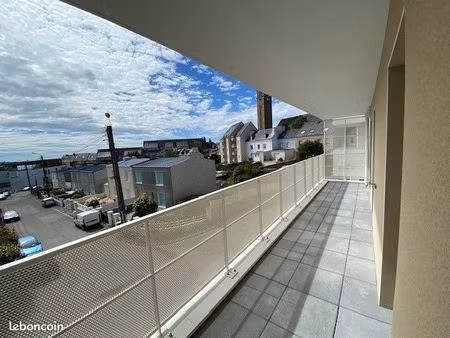 appartement t2 44 m² – balcon 10 m² – parking privé – guipavas