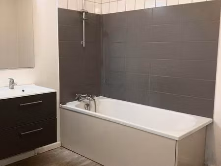 location appartement à hyevre paroisse