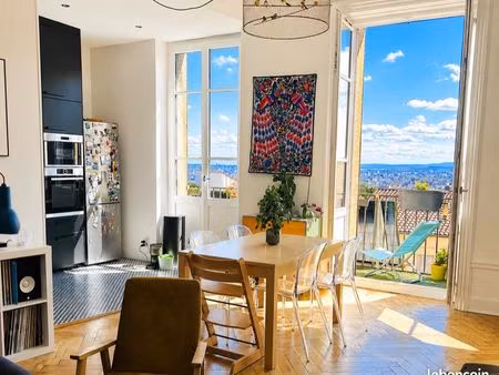 croix-rousse – t3 de caractère 73 m² – balcon et vue imprenable – dpe c