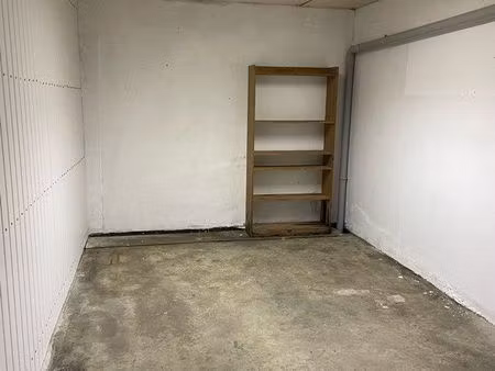 loue grand garage proche gare avec mezzanine