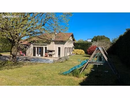 maison 7 pièces  sans vis à vis avec grand jardin
