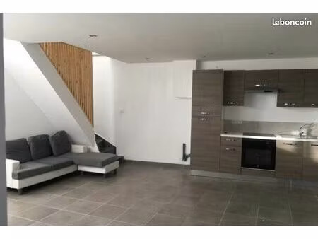 à louer une maison de ville de 80m2 yenne centre