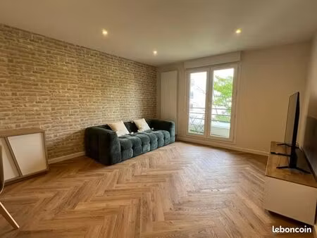 superbe t2 refait à neuf (52 m²) - rer a 2 min - balcon  parking et ascenseur
