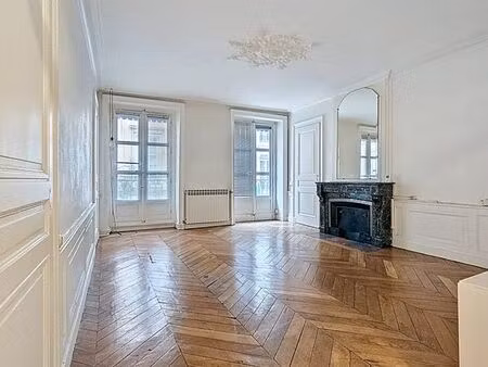 appartement de caractère t3 – 84 63 m² – lyon 2 ainay – rue victor hugo – 1er étage