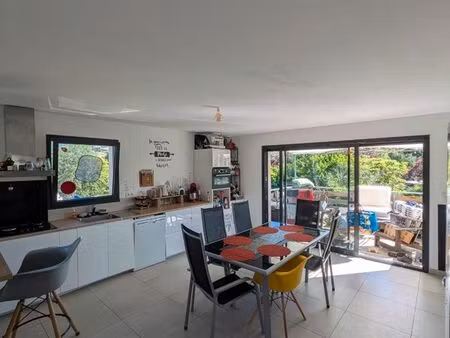 bel appartement parking et jardin