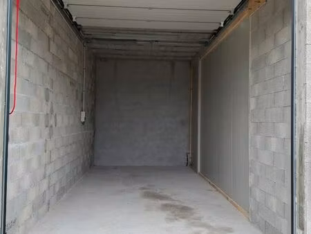 plusieurs box de stockage