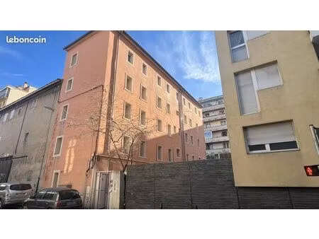 immeuble 25 pièces 465 m²