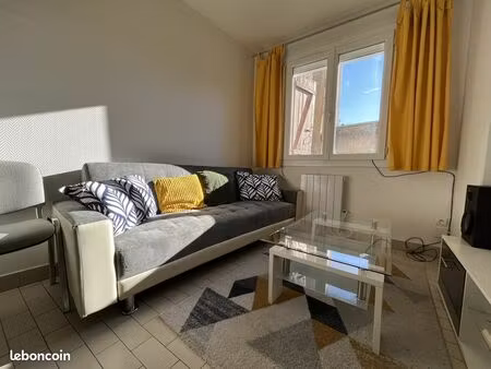 grand t2 meublé - rue victor hugo