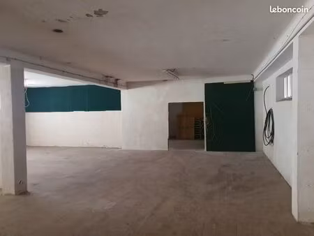 entrepôt stockage 200 m2