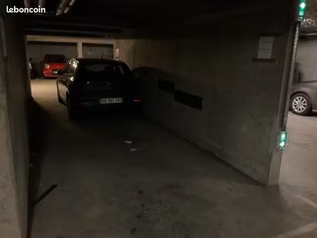 ◊ place de parking sécurisée à louer – vaise / valmy