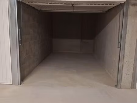 location garage/box fermé sécurisé 14 m²
