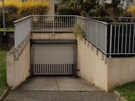 box fermé de 12 m² en sous-sol – villeurbanne