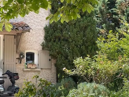 chambre à louer dans un cadre verdiyant  campus ouest lyonnais