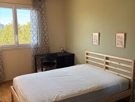 chambre meublée à louer dans apparement de 4 chambres