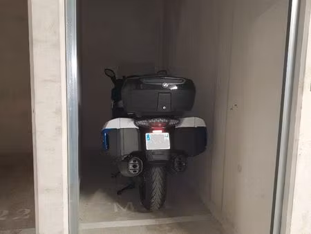 parking moto box fermé joliette
