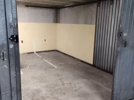 place parking scooter et moto dans garage sécurisé