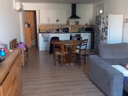 loue appartement eyguieres place couren