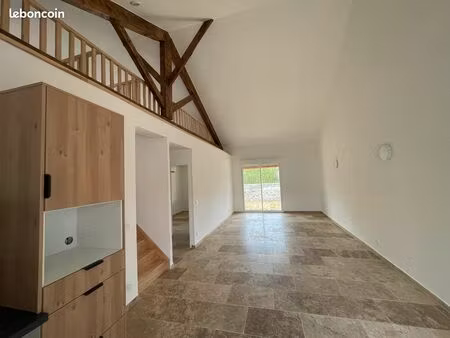 à louer – logement de caractère 120 m² avec extérieur boisviel sud – proche port saint lou