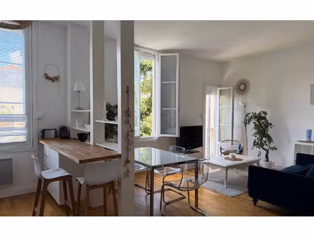 location appartement  49 m² t-2 à bordeaux  950 €