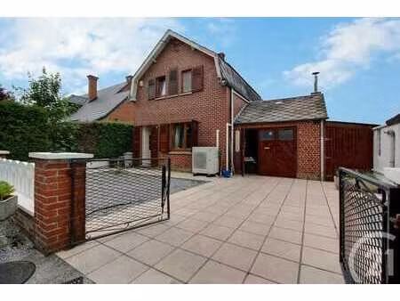 maison 4 façades avec jardin et parking avant