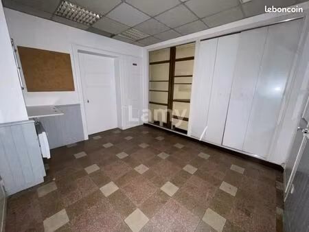 bureau 47 m²