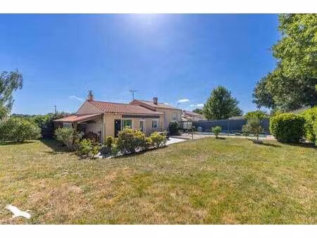 vente maison à dompierre-sur-yon (85170) : à vendre / 90m² dompierre-sur-yon