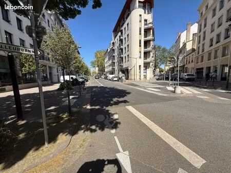 commerce informatique/multimédia 70 m²