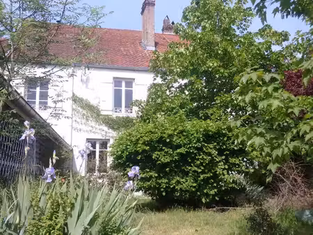 ancienne maison bourgeoise de 220 m² avec jardin arboré  garage et bûcher