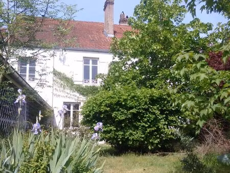ancienne maison bourgeoise de 220 m² avec jardin arboré  garage et grand bûcher