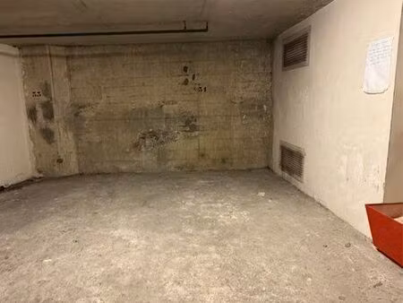 vente parking angle avenue hoche  paris 75008