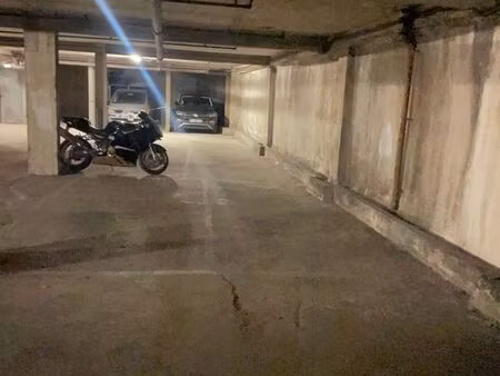 parking sous sol face hôpital r.debre