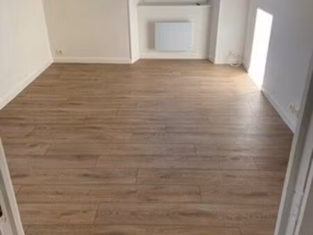 appartement type f2 de 44m2 refait a neuf