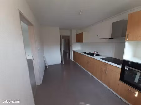 location f4 de 90m2