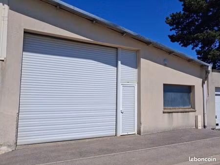 local / hangar