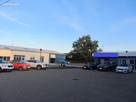 expo auto / garage / show room moto & quad dans une market place