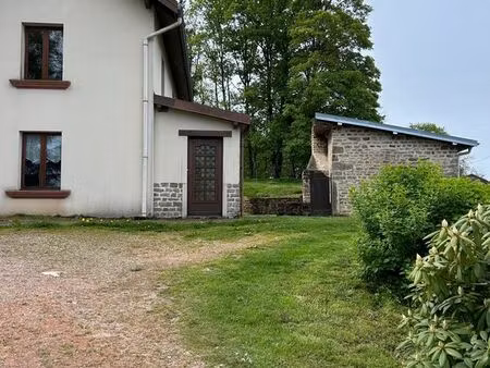 jolie maison en pierre avec dépendances et vue dégagée sur la campagne
