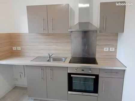 f4 au rdc avec cuisine équipée et fibre optique