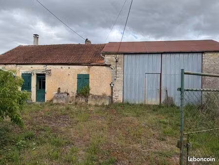 à vendre – maison ancienne à rénover avec dépendances et jardin