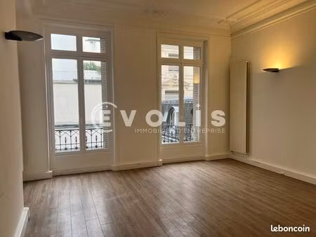 bureaux 186 m²