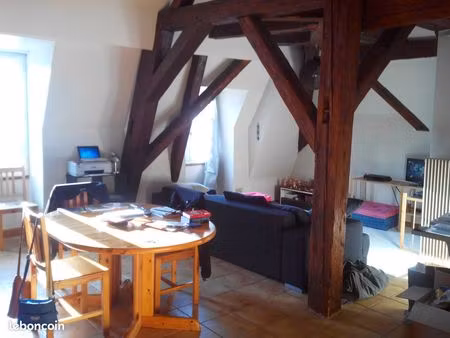 apt 2 chambres cuisine intégrée vieille ville