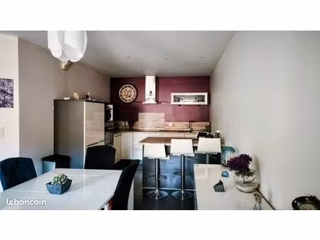 t3 75m2 vieille ville 4e étage avec ascenseur
