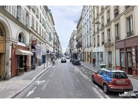 commerce santé 54 m²