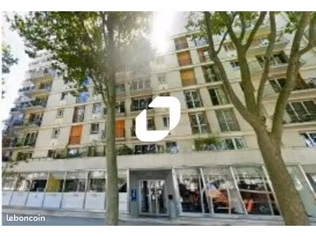 bureau 600 m²