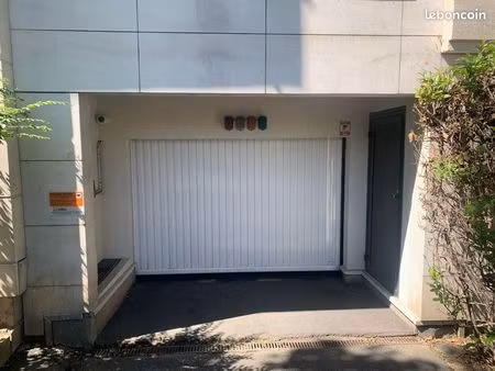 parking sécurisé en sous-sol