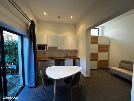 location studio avec mezzanine et petit jardinet