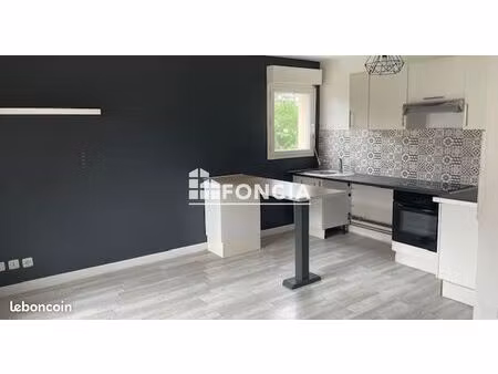charmant f2 en duplex avec place de paking à deux pas du centre-ville