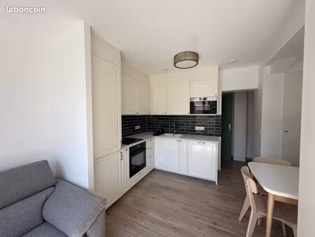 vanves – 3 pièces meublé + coin bureau entièrement refait à neuf – 59 m² – 1 550 cc