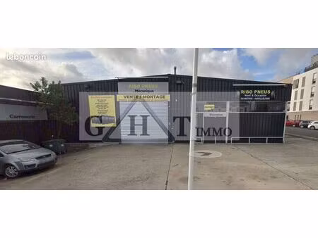 local industriel 900 m²