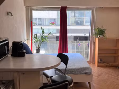 paris 17e plaine monceau - studio de 25 m² avec ascenseur
